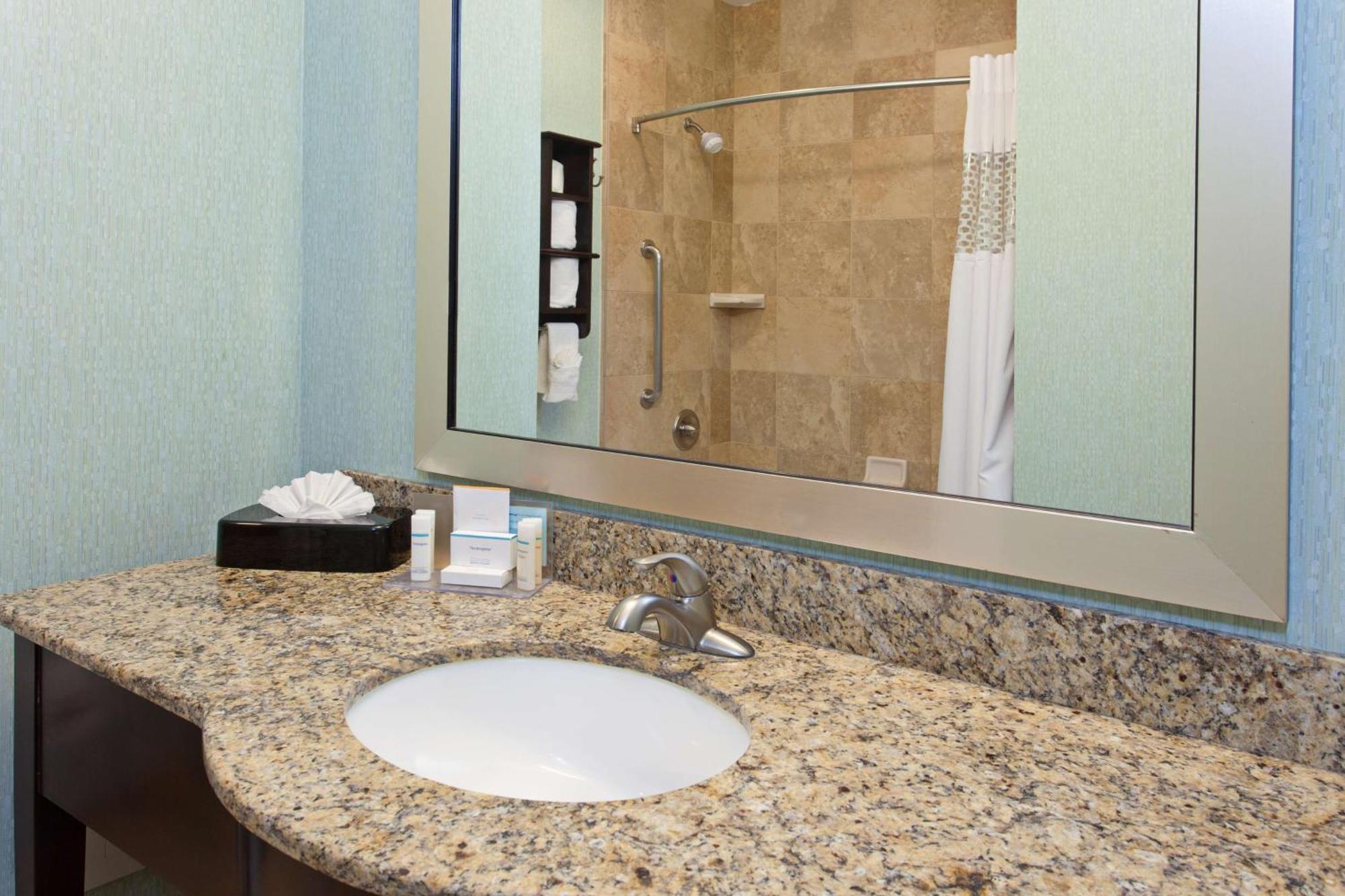 Hampton Angeles Int'l Airport/hawthorne Hotel